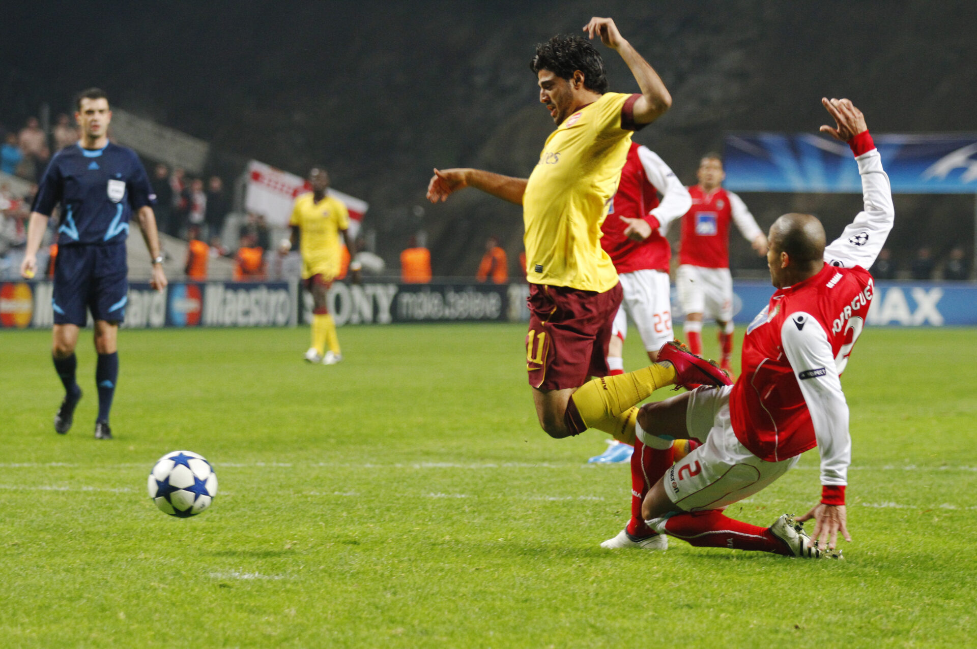 Scommettere sui falli nel calcio: le migliori piattaforme Calcio Five