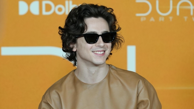 thimothee-chalamet-cuore-giallorosso-forza-roma-poi-gag-comica-durante-lintervista-2,