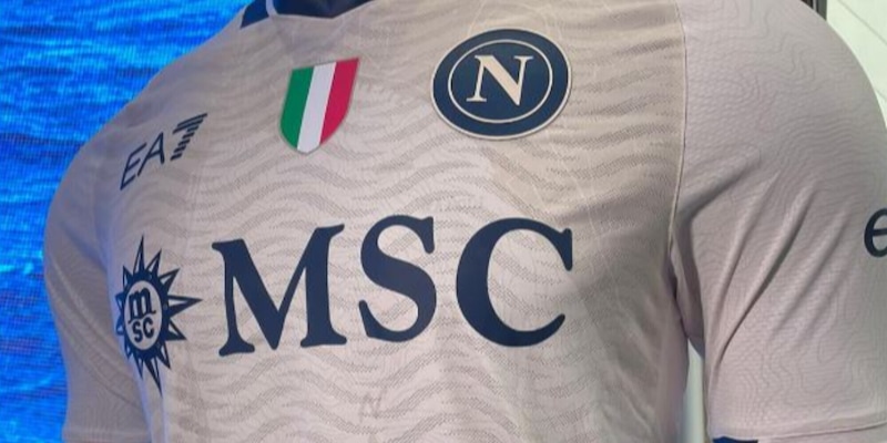 napoli-presentata-la-nuova-maglia-verr-indossata-contro-latalanta-2,