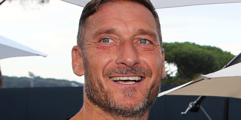 totti-e-la-battuta-sul-futuro-alla-roma-con-de-rossi-che-scatena-i-tifosi-2,