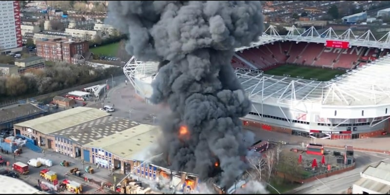 terrore-a-southampton-terribile-incendio-davanti-allo-stadio-2,