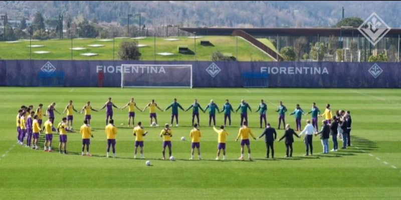 fiorentina-gesto-da-brividi-al-viola-park-per-ricordare-joe-barone-2,