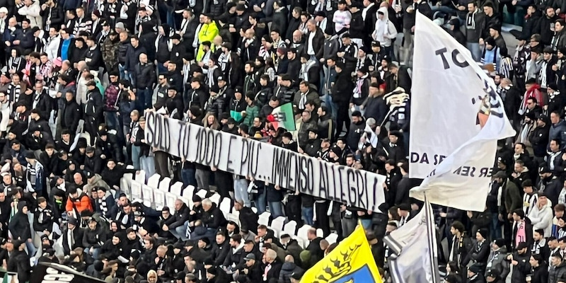 juve-allegri-acclamato-allallianz-stadium-striscione-per-i-1000-punti-2,