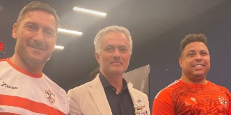 totti-e-mourinho-coppia-a-sorpresa-ecco-dove-si-sono-visti-foto-2,