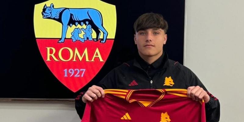 almaviva-e-professionista-dalla-fascia-di-totti-alla-firma-con-la-roma-2,