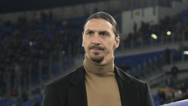 milan-ibra-si-ricorda-ancora-come-si-fa-gol-di-tacco-e-forma-fisica-smagliante-video-2,