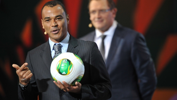 la-caduta-di-cafu-come-un-un-monumento-del-calcio-e-finito-sul-lastrico-2,