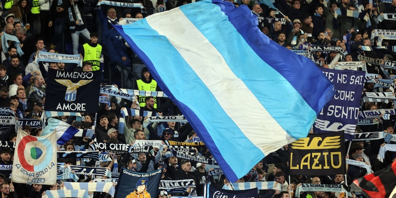 derby-roma-lazio-curva-nord-e-distinti-sold-out-17mila-tifosi-biancocelesti-allolimpico-2,