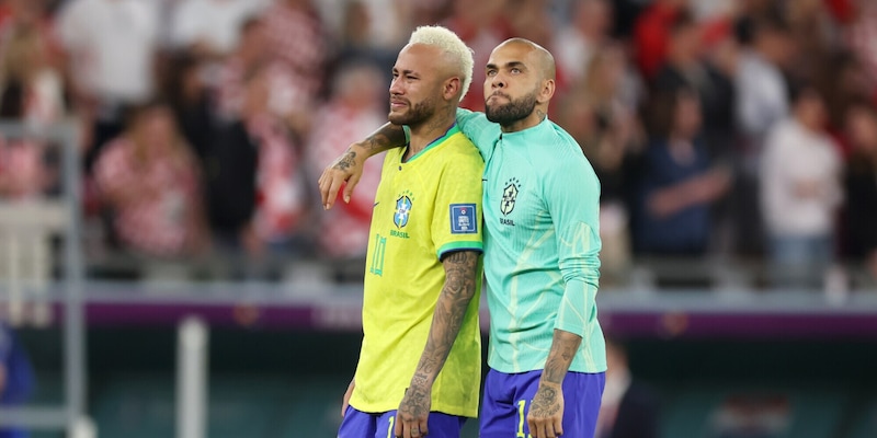 dani-alves-restituisce-i-soldi-a-neymar-la-cifra-2,