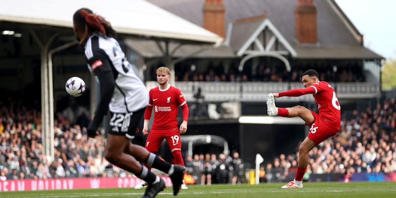 Premier League, il Liverpool torna a vincere e aggancia l'Arsenal