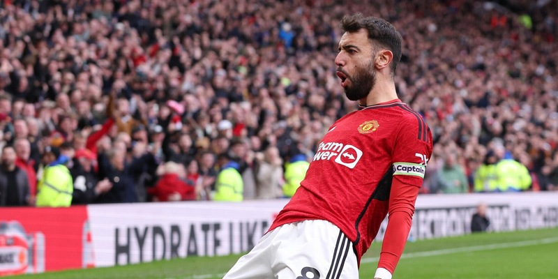 bruno-fernandes-gol-capolavoro-da-centrocampo-frena-il-liverpool-2,