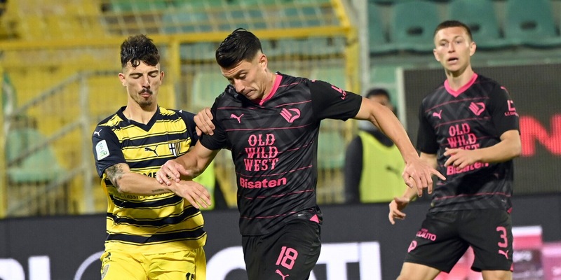 Serie B: Palermo-Parma senza reti, Reggiana travolta dal Cosenza