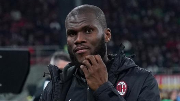 Milan, ospite a sorpresa a San Siro: Kessie fa visita ai suoi ex compagni