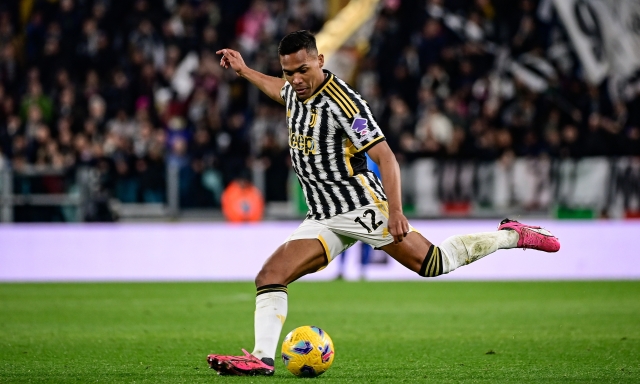 presenze-record-stipendio-top-rendimento-flop-dentro-la-rottura-tra-il-tifo-juve-e-alex-sandro-2,