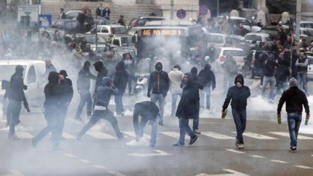 scontri-gia-al-mattino-tra-ultra-vicino-allo-stadio-olimpico-arrestato-un-romanista-2,