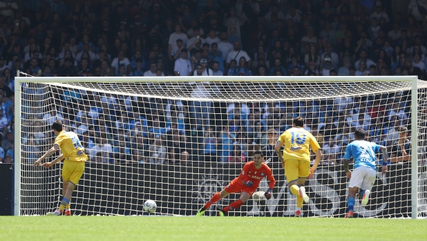 LIVE Napoli-Frosinone 1-0 all'intervallo: Meret para un rigore a Soulé