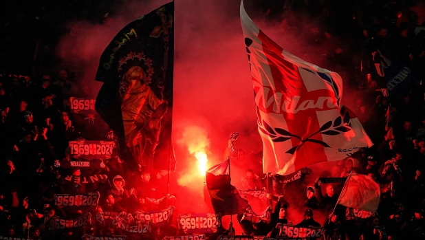 Speranza fino all'ultimo, poi resa e musica a palla: notte da incubo per il popolo rossonero 1 Speranza fino all'ultimo, poi resa e musica a palla: notte da incubo per il popolo rossonero