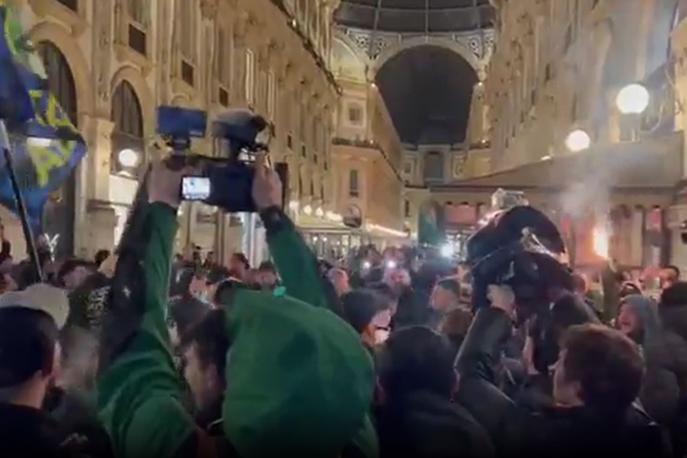 Scudetto Inter, al triplice fischio parte la festa in Galleria a Milano