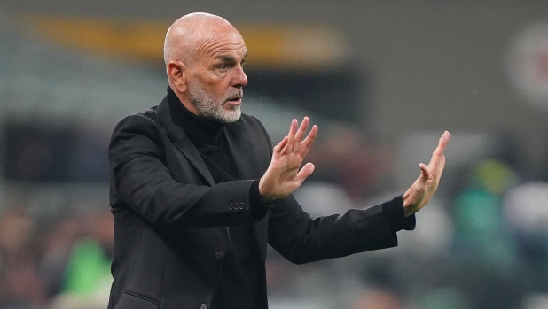 Pioli, sesto derby di fila perso: milanisti furiosi sui social: "Una vergogna perdere così"