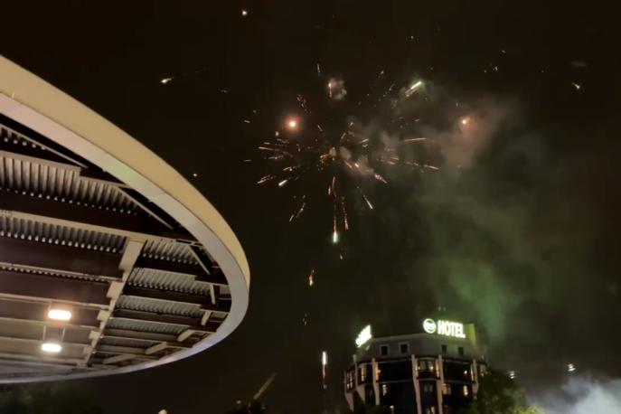 Scudetto Inter, parte la festa: fuochi d'artificio all'esterno di San Siro