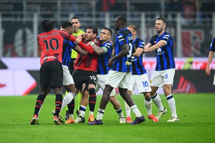 Milan-Inter, il Derby finisce a botte e pugni: tre espulsi. Le risse in campo