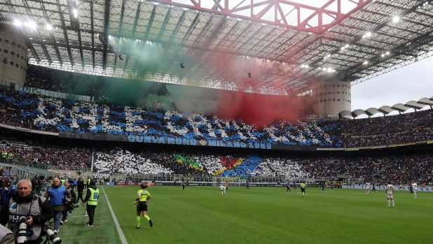 LIVE La festa è già iniziata: Inzaghi salta con i tifosi. Partenza alle 16 da San Siro, in Duomo alle 21