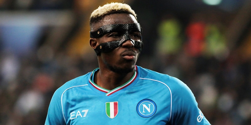 Osimhen in attesa di Psg e Premier, ma il Napoli non ha ricevuto offerte