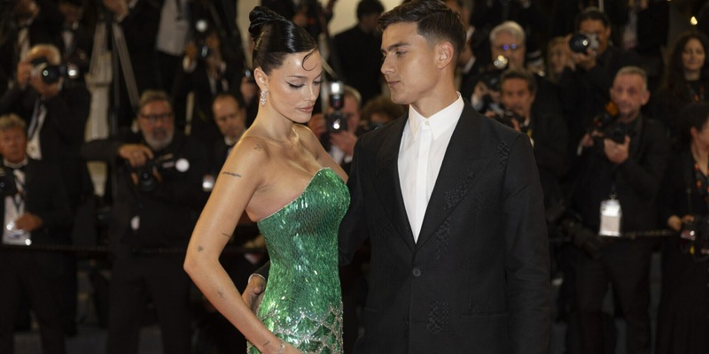 Dybala a Cannes, Oriana Sabatini è una sirena glamour. Curiosità e retroscena