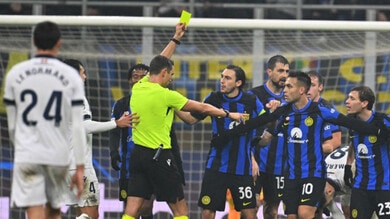 "Basta 22 calciatori attorno all'arbitro": la novità annunciata da Rosetti