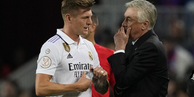 Ancelotti sul ritiro di Kroos: "La decisione di un uomo con le p...e"