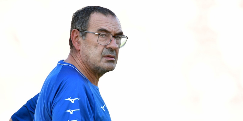 Super offerta dall'estero per Sarri: l'allenatore prende tempo