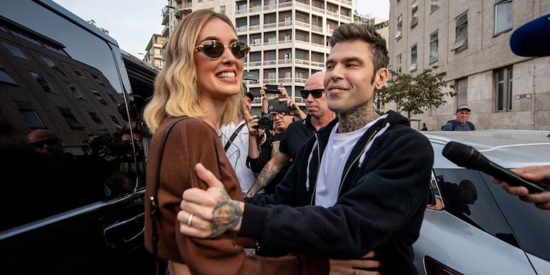 Fedez, attacco a Chiara Ferragni in una hit? L'anticipazione con la maglia della Roma