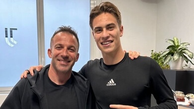 Yildiz e la foto con l'idolo Del Piero: i tifosi Juve sognano il nuovo 10