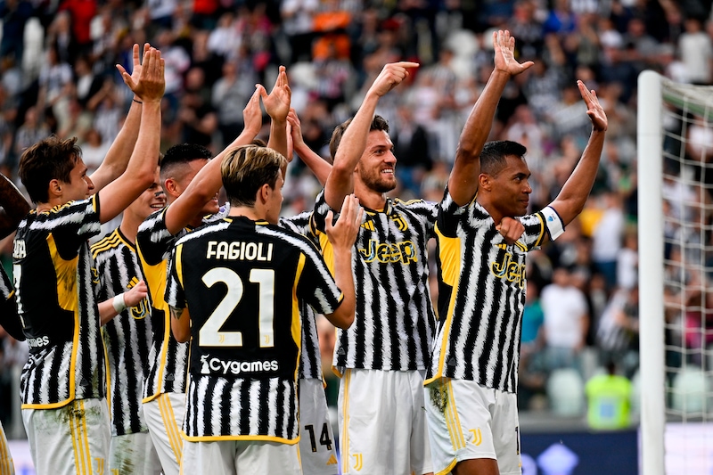 Juventus-Monza 2-0: la festa dello Stadium la firmano Chiesa e Alex Sandro