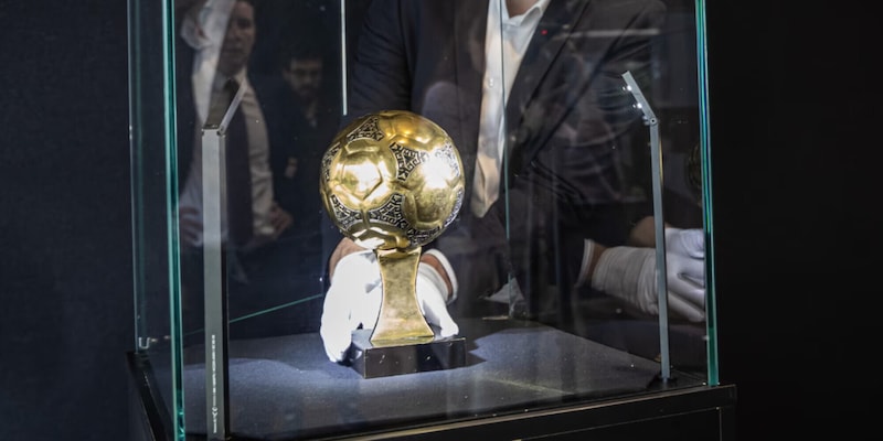 Pallone d'oro di Maradona: gli eredi provano a bloccare l'asta