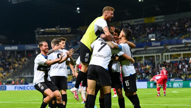 Parma, a Bari primo match point per la Serie A. E la festa in città è pronta