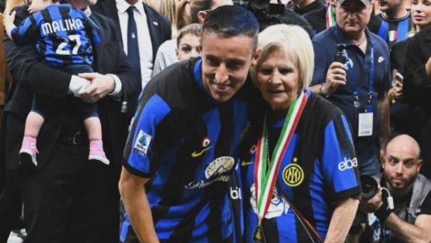 Frattesi, la festa scudetto insieme alla nonna: "Quanto tempo è passato..."