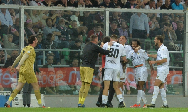 Pierini, gol d'oro al Barbera: il Venezia passa a Palermo e vede la finale