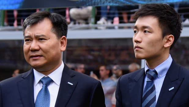 Colpi di mercato, debiti, autogestione: viaggio nel miliardo di investimenti di Zhang nell'Inter