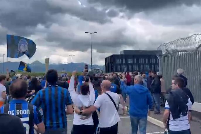 Atalanta, in 300 all'aeroporto di Orio per l'arrivo dei campioni