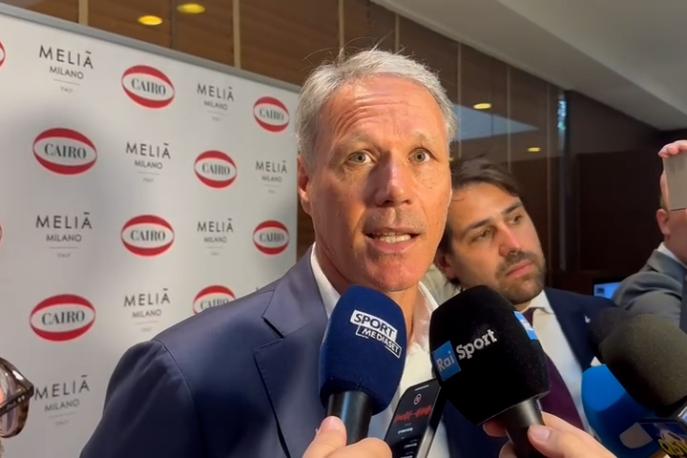 Milan, Van Basten: "Zirkzee buon giocatore. Chi consiglierei? Mbappé"