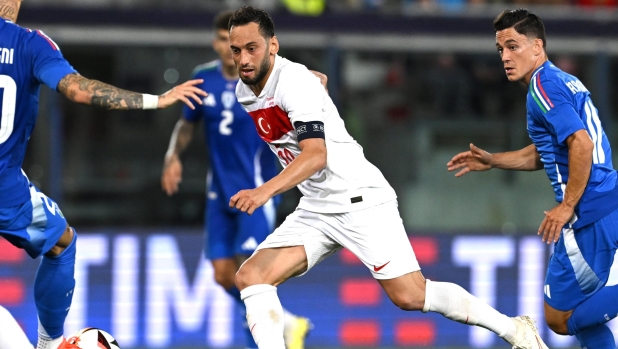 Calhanoglu: "Montella? Non l'ho nominato io ct della Turchia. Questi rumors mi feriscono"