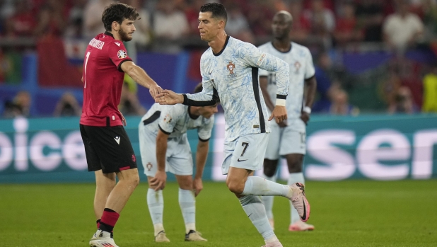 Georgia, Kvara realizza il sogno: "Sin da bambino volevo la maglia di Cristiano Ronaldo"