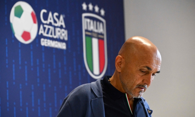 Spalletti: "Ho sbagliato, sono il primo responsabile. Resto e voglio ringiovanire l'Italia"