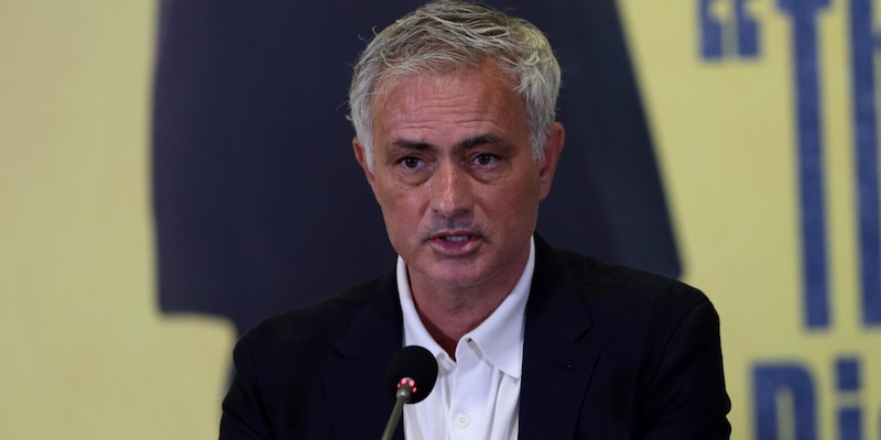 Mourinho e il mercato al Fenerbahce: "Abbiamo una grande difficoltà..."