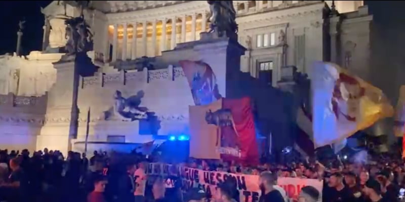 Roma, migliaia di tifosi in festa per i 97 anni del club