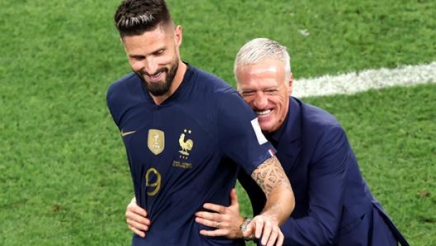 L'ultimo abbraccio di Deschamps a Giroud: "Professionista vero, grazie..."