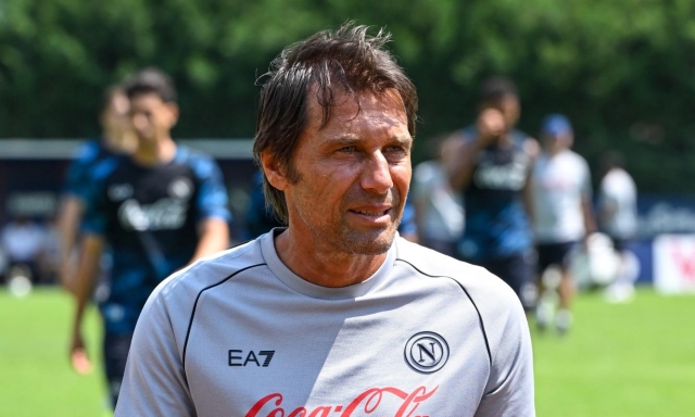 Conte non salta al coro anti-Juve: "Questione di rispetto, ma sono il primo tifoso del Napoli" 1 Conte non salta al coro anti-Juve: "Questione di rispetto, ma sono il primo tifoso del Napoli"