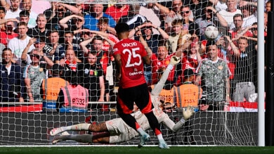 Sancho sbaglia il rigore: Guardiola trionfa in Community Shield, United ko