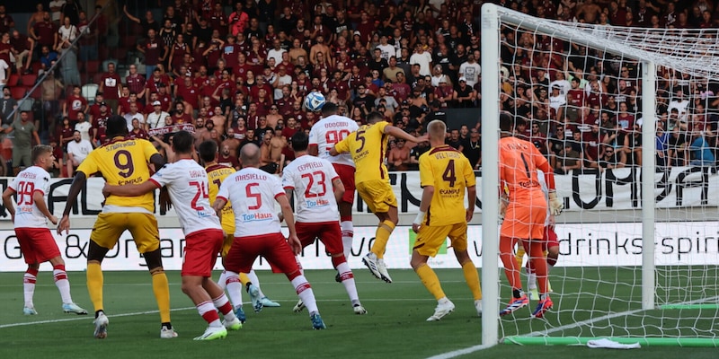 Serie B, Salernitana ko al 96'. Cadono Palermo e Frosinone